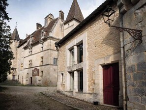 Exterior - Château-l'evêque en Périgord (Château-l'Évêque)