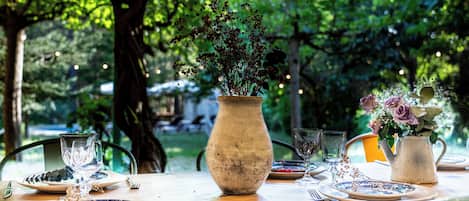Outdoor dining