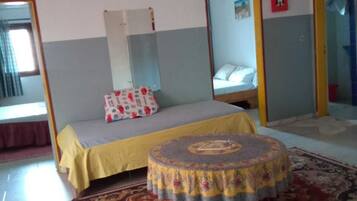 3 chambres, fer et planche à repasser, Wi-Fi, draps fournis