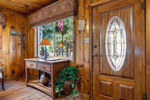 Interior - Lazy Trout Big 10 Lodge (Greer)