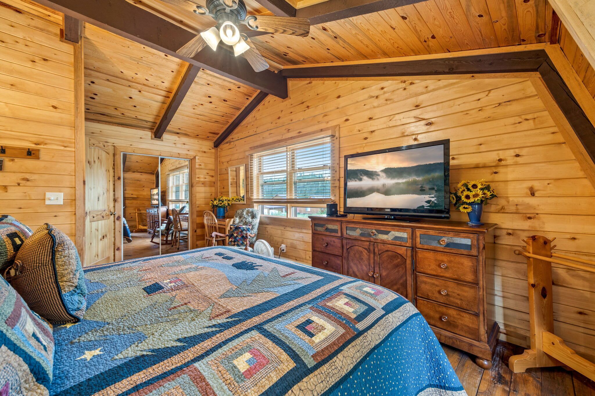 3 عدّة غرف نوم وواي فاي وملاءات أسرّة