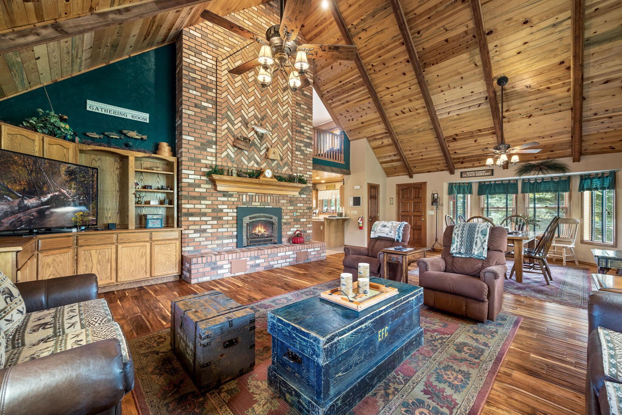 Télévision, cheminée