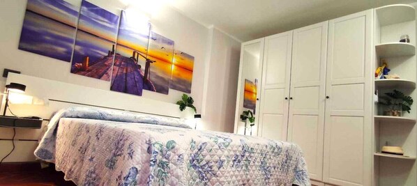 1 غرفة نوم ومكواة/لوح كي وواي فاي وملاءات أسرّة