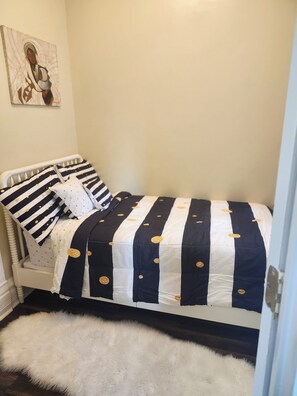 3 bedrooms, desk, iron/ironing board, free WiFi