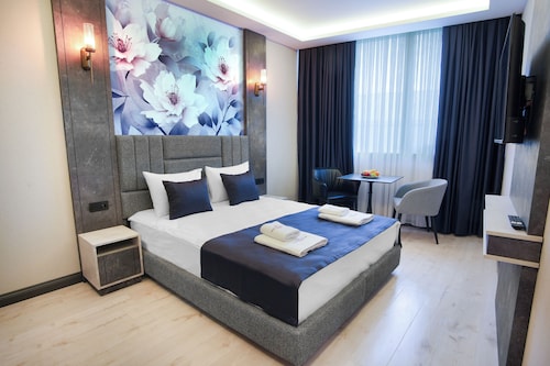 Comfort Point Two Hotel