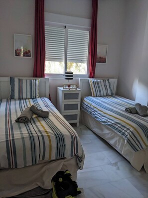 3 bedrooms, WiFi, bed sheets - Cabopino Beach Dunes Apartment (Marbella)