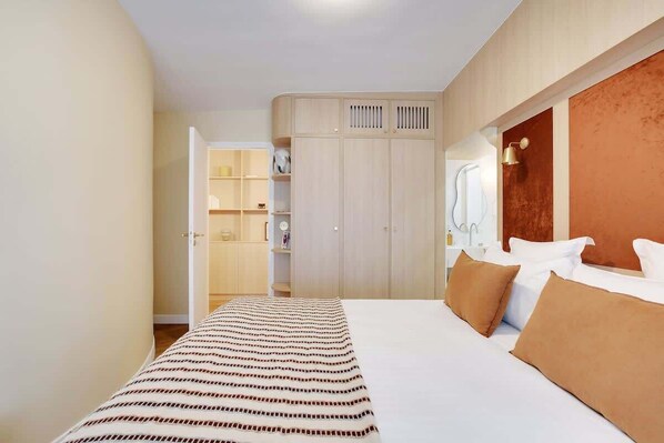 2 bedrooms, iron/ironing board, travel crib, WiFi - ONIRI - Sublime Serviced 2-BR - Place Vendôme (Paris)