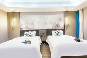 Kamar Double atau Twin Superior, 2 Tempat Tidur Double, balkon, pemandangan kota | 1 kamar tidur, meja kerja, dan ruang kerja ramah laptop