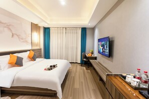 Kamar Single Superior, 1 Tempat Tidur Queen, balkon, pemandangan kota | 1 kamar tidur, meja kerja, dan ruang kerja ramah laptop