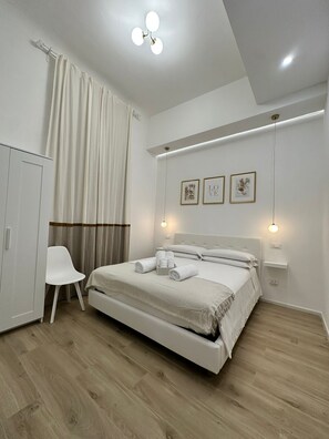 Classic Double or Twin Room, 1 Queen Bed, Non Smoking, Private Bathroom - Center Rooms La Spezia  (La Spezia)