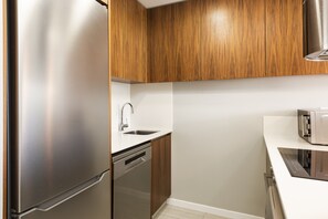 Réfrigérateur, micro-ondes, four, lave-vaisselle