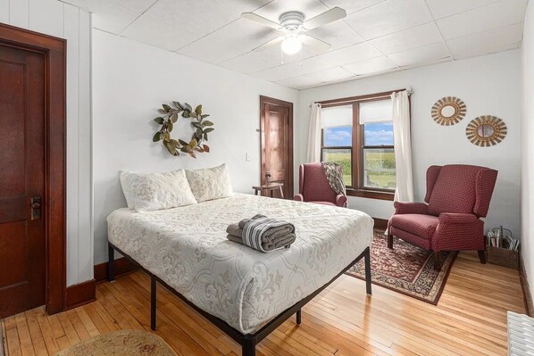 5 Schlafzimmer, Schreibtisch, Reisekinderbett, WLAN