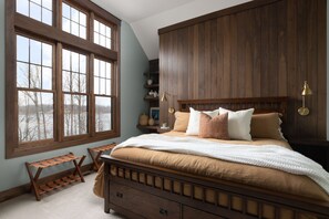 5 chambres, bureau, fer et planche à repasser, lit parapluie