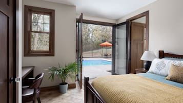 5 bedrooms, desk, iron/ironing board, travel cot