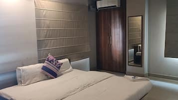 Dobbeltrom – deluxe | Skrivebord, skrivebord for bærbar PC og ekstrasenger (mot et tillegg)