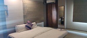 Bureau, espace de travail pour ordinateur portable