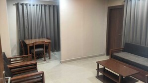غرفة مزدوجة مميزة | تناول الطعام داخل الغرفة