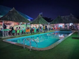 Bar en la piscina