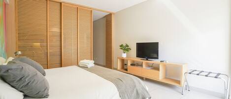 1 bedroom, in-room safe, iron/ironing board, free WiFi