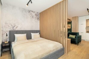 Iron/ironing board, WiFi, bed sheets