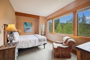 3 bedrooms, free WiFi, bed sheets - Experience mountain views at Alpine Vista Retreat, a spacious 3-bedroom home in Breckenridge! (Breckenridge)