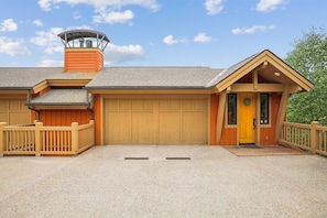 Exterior - Experience mountain views at Alpine Vista Retreat, a spacious 3-bedroom home in Breckenridge! (Breckenridge)