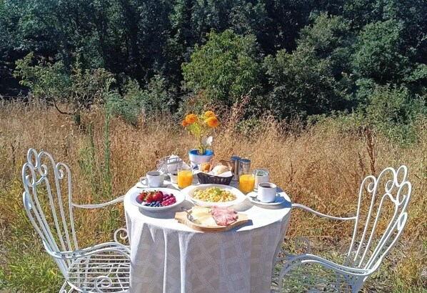 Free daily full breakfast