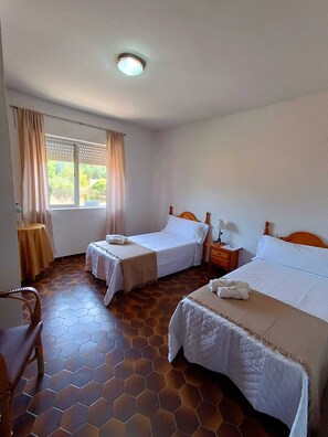 Laptop workspace, free WiFi