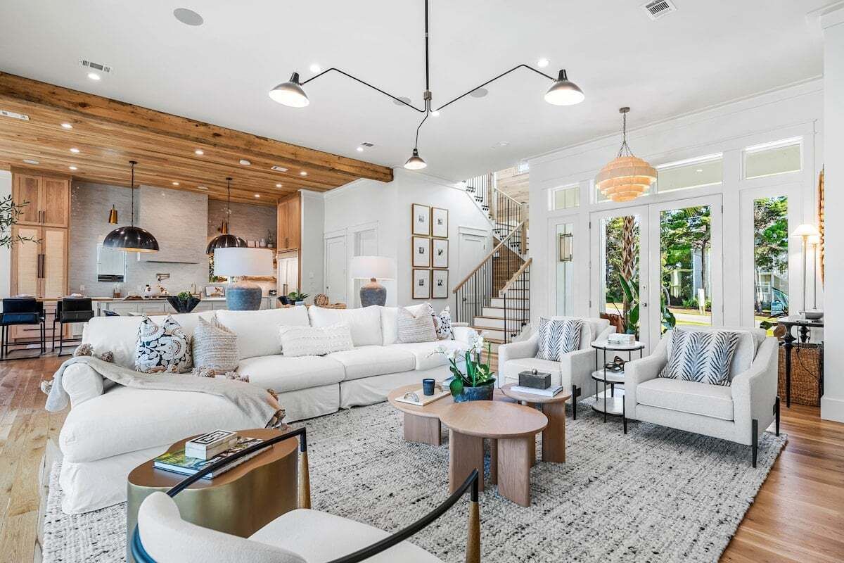 Smart TV, fireplace, ping pong, books