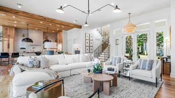 Smart TV, fireplace, ping pong, books