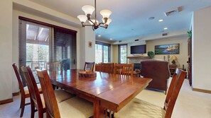 Dining - Pet-Friendly Bright Home on Golf Course. Gas Grill, Washer/Dryer & Hot Tub (Mammoth Lakes)