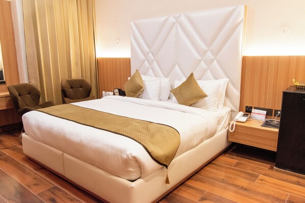 Deluxe Double Room Single Use | In-room safe, desk, soundproofing, iron/ironing board - Hotel Miracle Resorts (Phagwara)