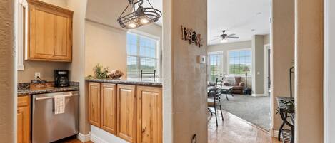 المنشأة من الداخل