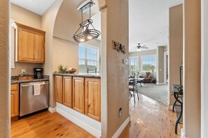 Interior - Charming Log Cabin Retreat Near Silver Dollar City (Branson)