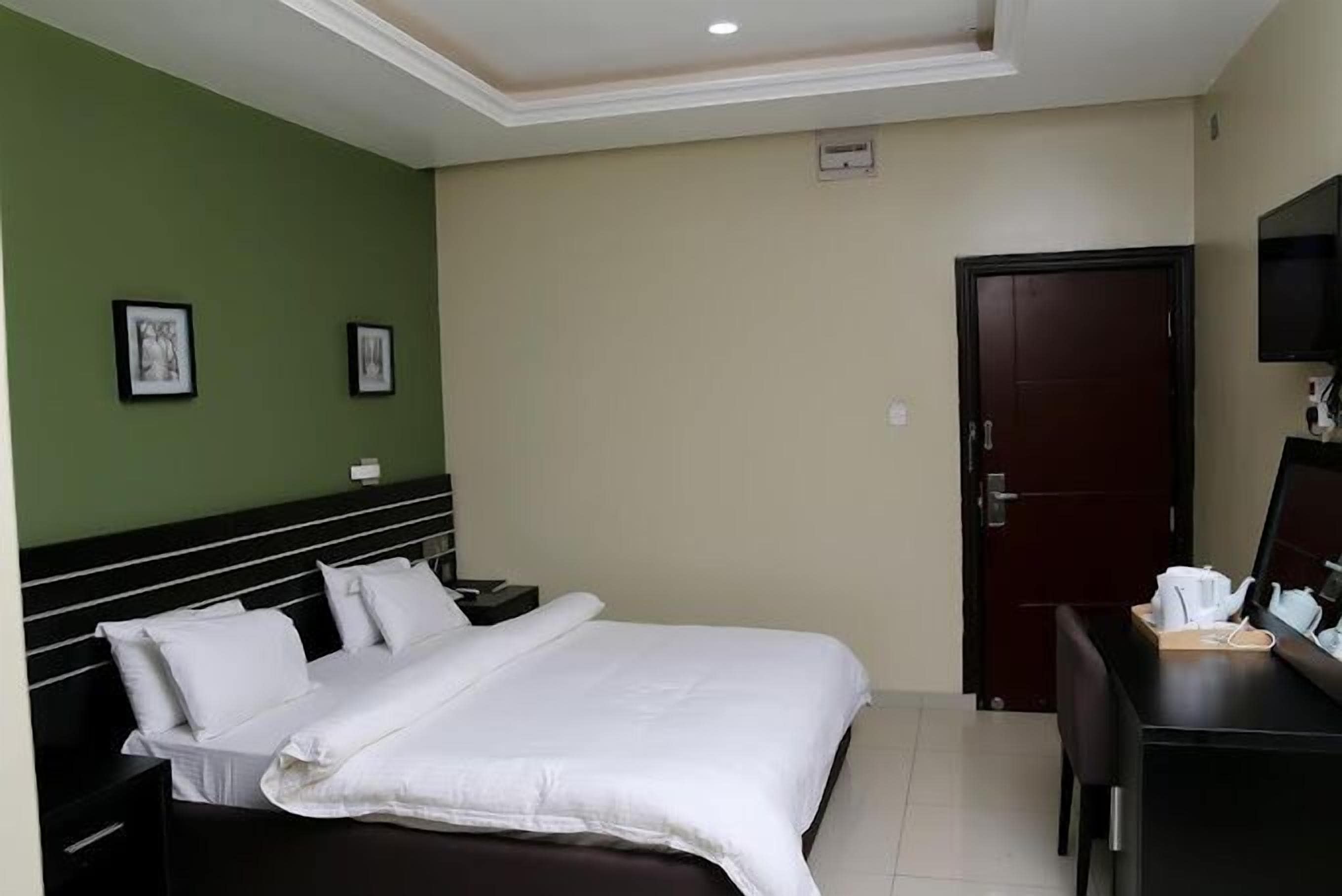 Habitación Deluxe, balcón, vistas a la ciudad | Escritorio, espacio para trabajar con un portátil, wifi gratis