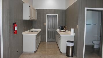 ثلاجة، ميكروويف، فرن، موقد طهي مسطح