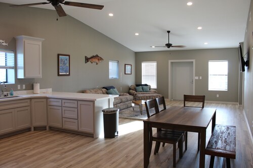 308 Copano - Vast open design, modern & can accommodate big groups
