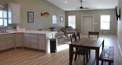 308 Copano - Vast open design, modern & can accommodate big groups