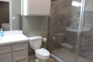 Shower, towels - 308 Copano - Vast open design, modern & can accommodate big groups (Port Mansfield)