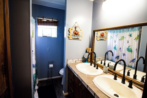 223 Beach-Great home w/ all the amenities needed for a great fishing getaway.