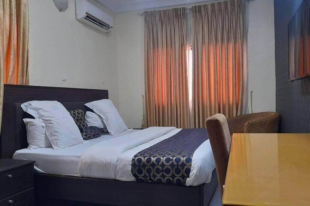 Deluxe Oda, Balkon, Şehir Manzaralı | Masa, dizüstü bilgisayar çalışma alanı, ücretsiz kablosuz İnternet 