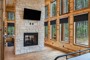 Interior - Weekend in the Woods: The Perfect Romantic Getaway (Broken Bow)