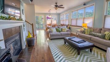 Smart TV, fireplace, stereo