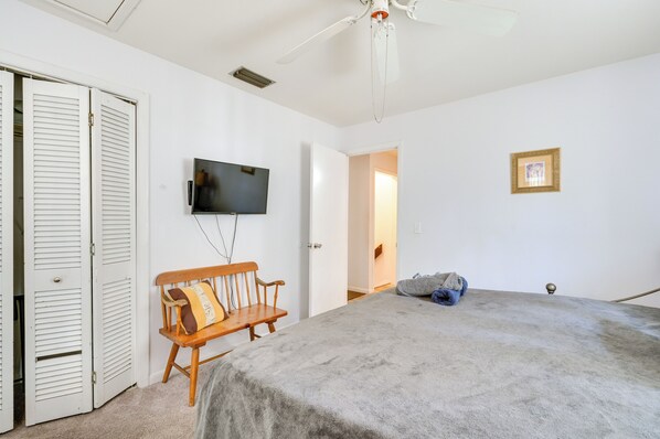 Interior - Game Room, Sunroom + Pool Access! Cozy Tampa Home! (Tampa)