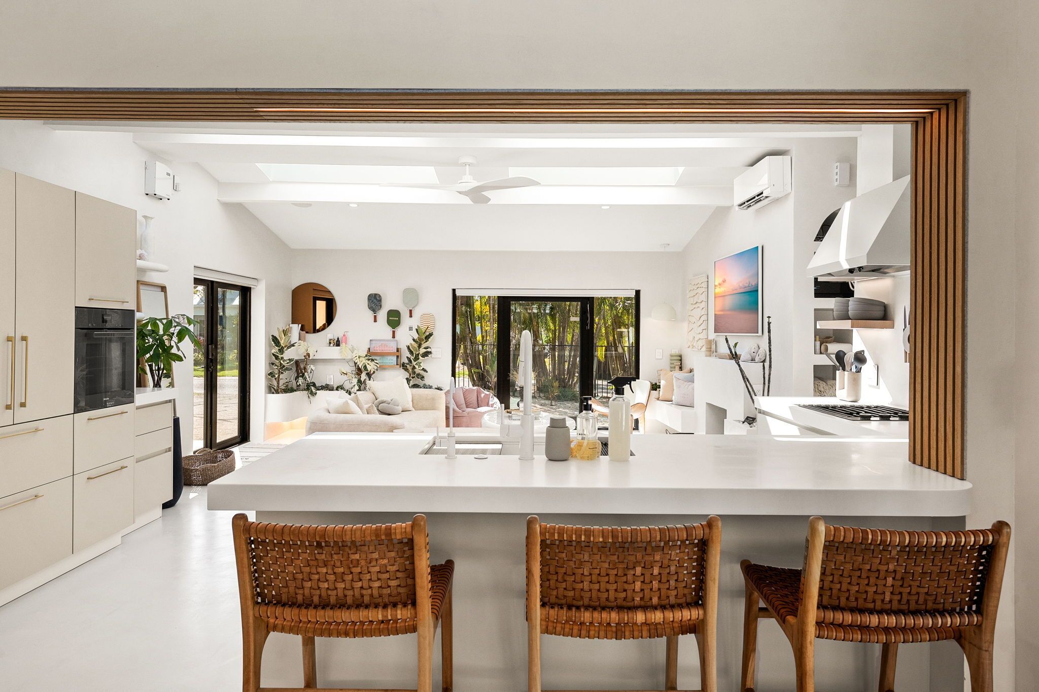 Fridge, oven, dishwasher, coffee/tea maker