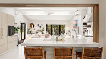 Fridge, oven, dishwasher, coffee/tea maker