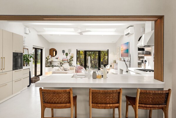 Fridge, oven, dishwasher, coffee/tea maker