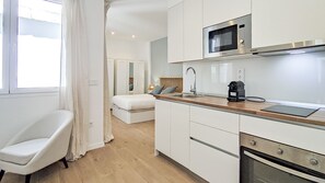 Refrigerador, microondas, horno, cafetera/tetera