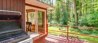 Berkshire Hideaway w/ Fire Pit & Playground!