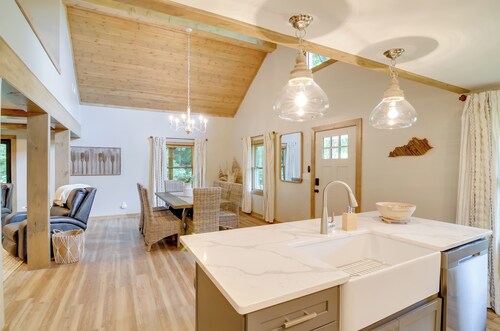 Modern Burkesville Home: 2 Mi to Dale Hollow Lake!